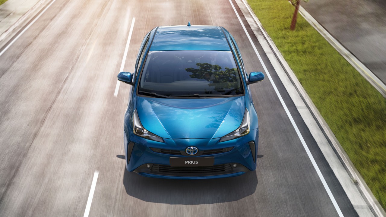 Model shown is Mid 2WD Ice Blue (8X7)	