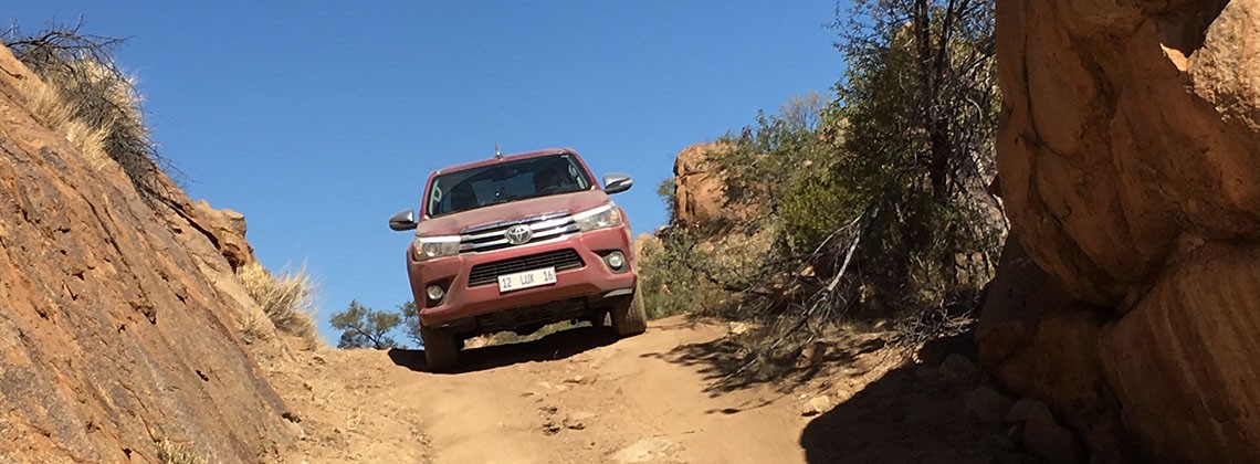 HILUX NË SHTËPI APO RRUGA NË JUG