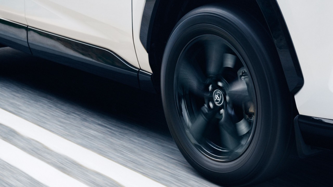 Parallax_3_Winter_Wheels_1600x900_tcm-3038-1721261